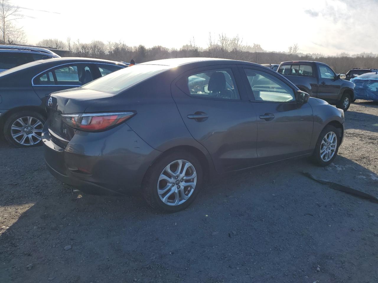 2017 TOYOTA YARIS IA - Фото 3