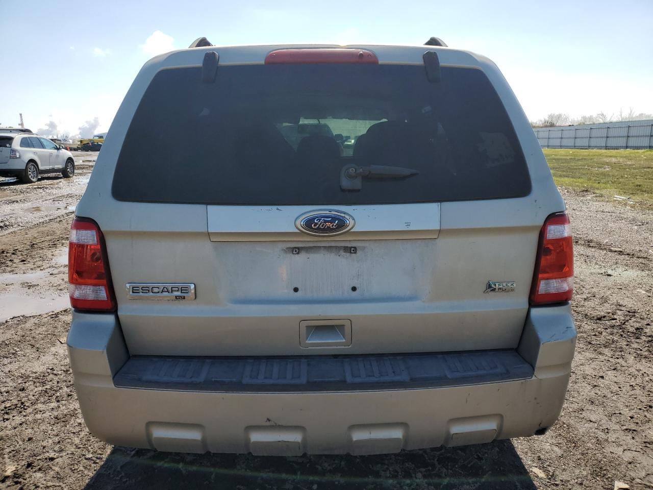 2010 FORD ESCAPE XLT - Image 6