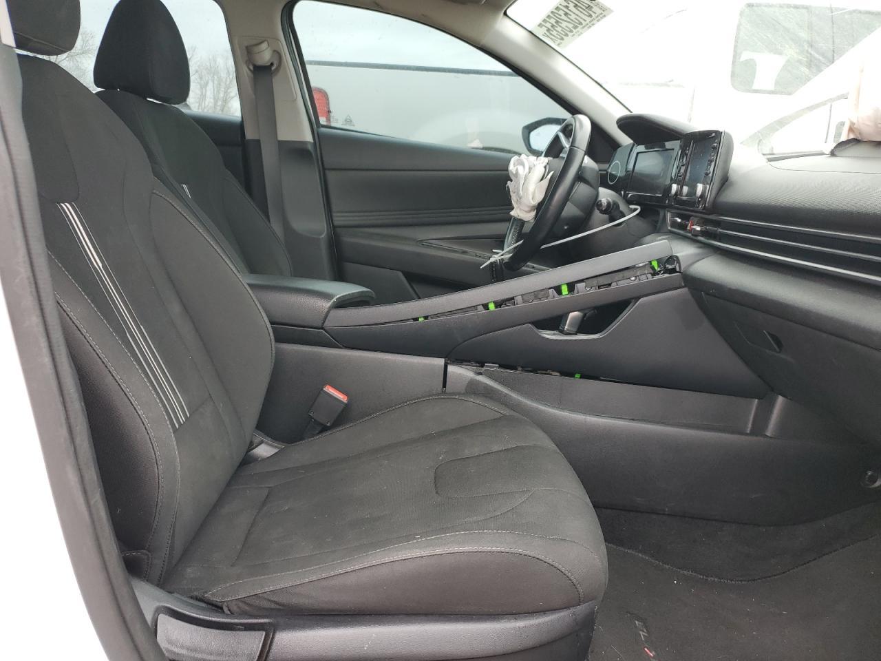 2022 HYUNDAI ELANTRA SE - Фото 7