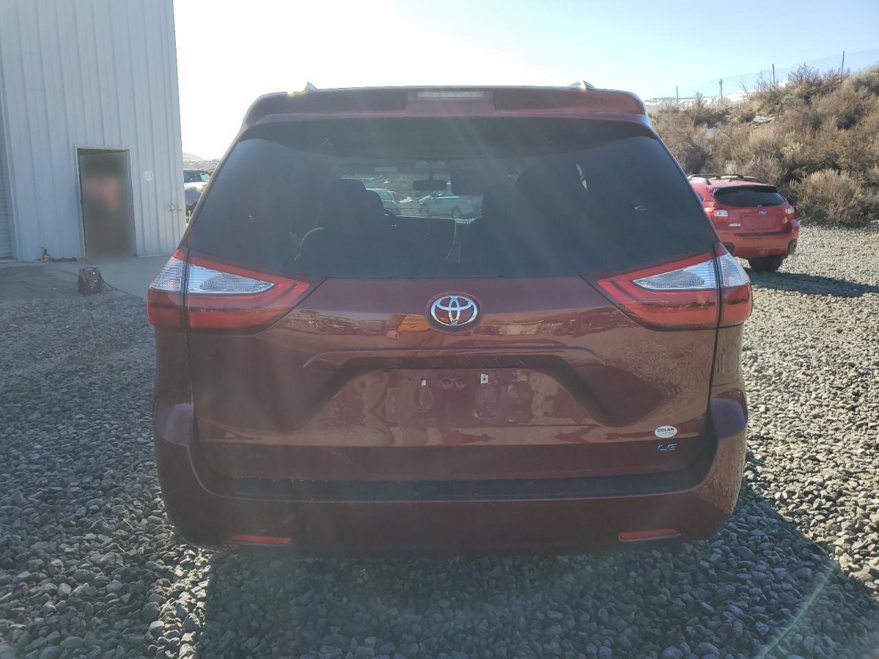 2015 TOYOTA SIENNA LE - Image 6