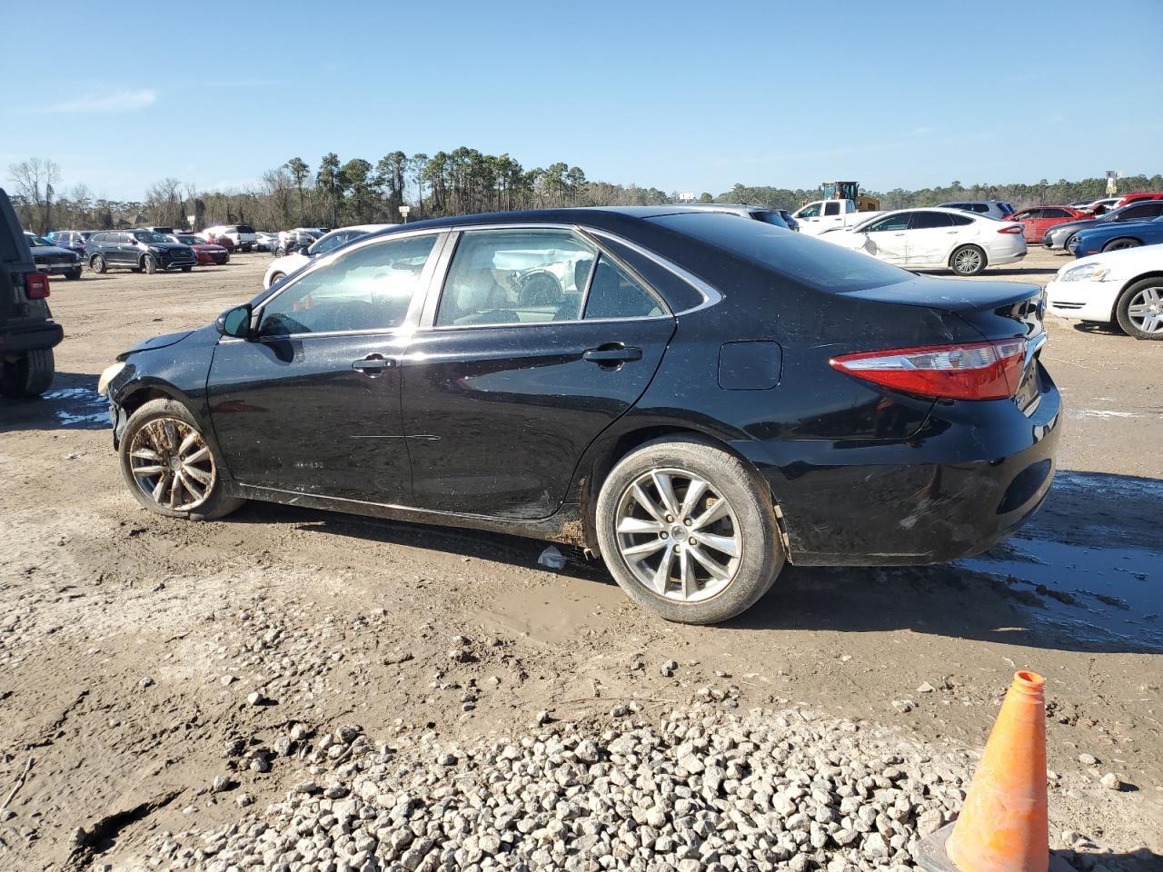 2015 TOYOTA CAMRY LE - Image 2