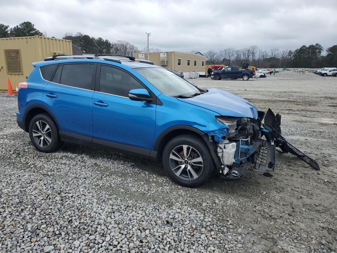 2017 TOYOTA RAV4 XLE - Image 4