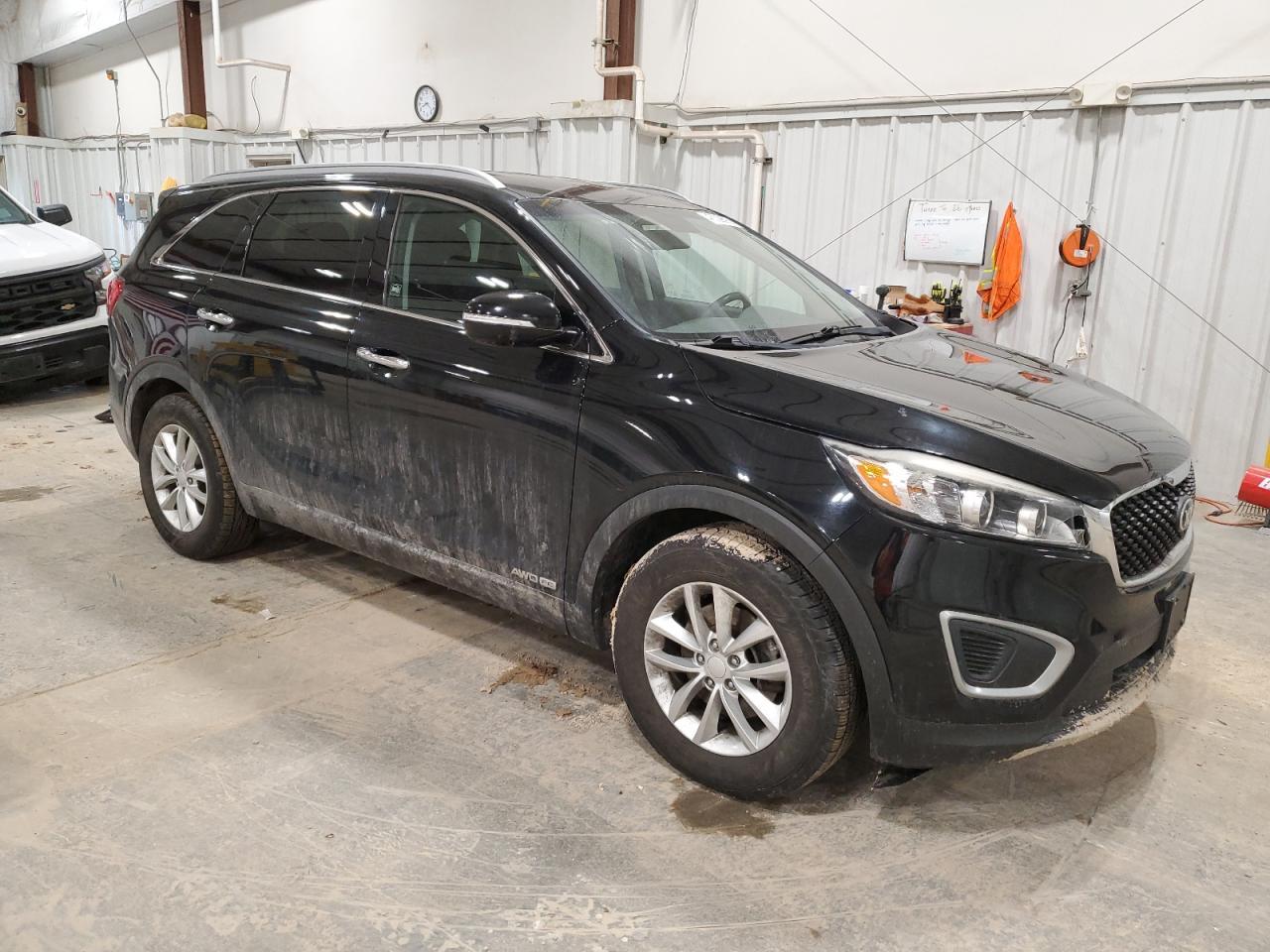 2017 KIA SORENTO LX - Фото 4