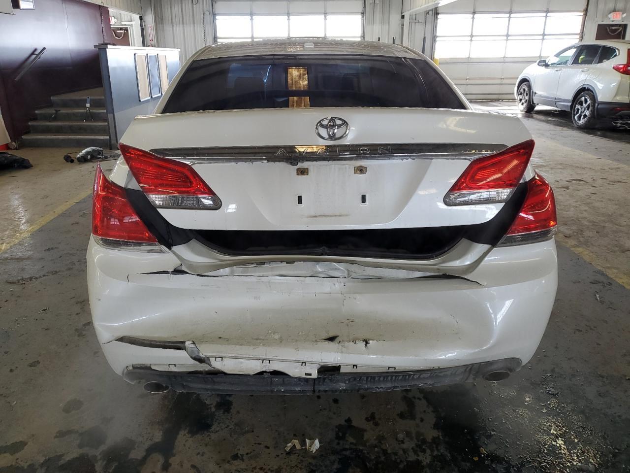 2011 TOYOTA AVALON BAS - Image 6