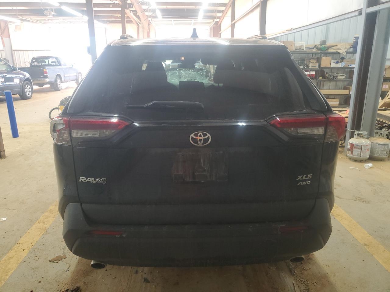 2020 TOYOTA RAV4 XLE - Фото 6