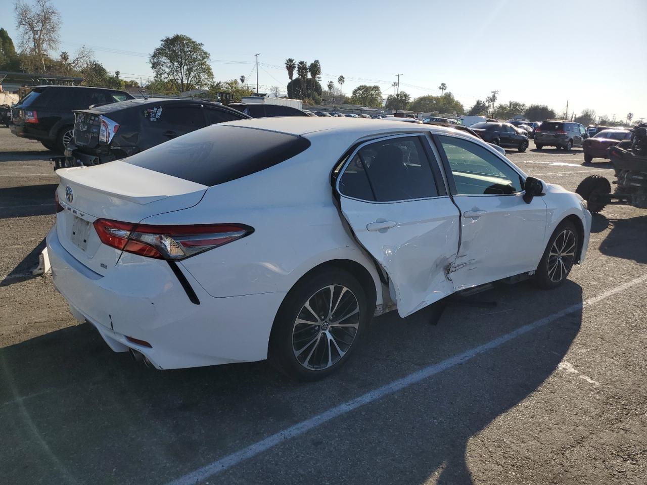 2018 TOYOTA CAMRY L - Фото 3