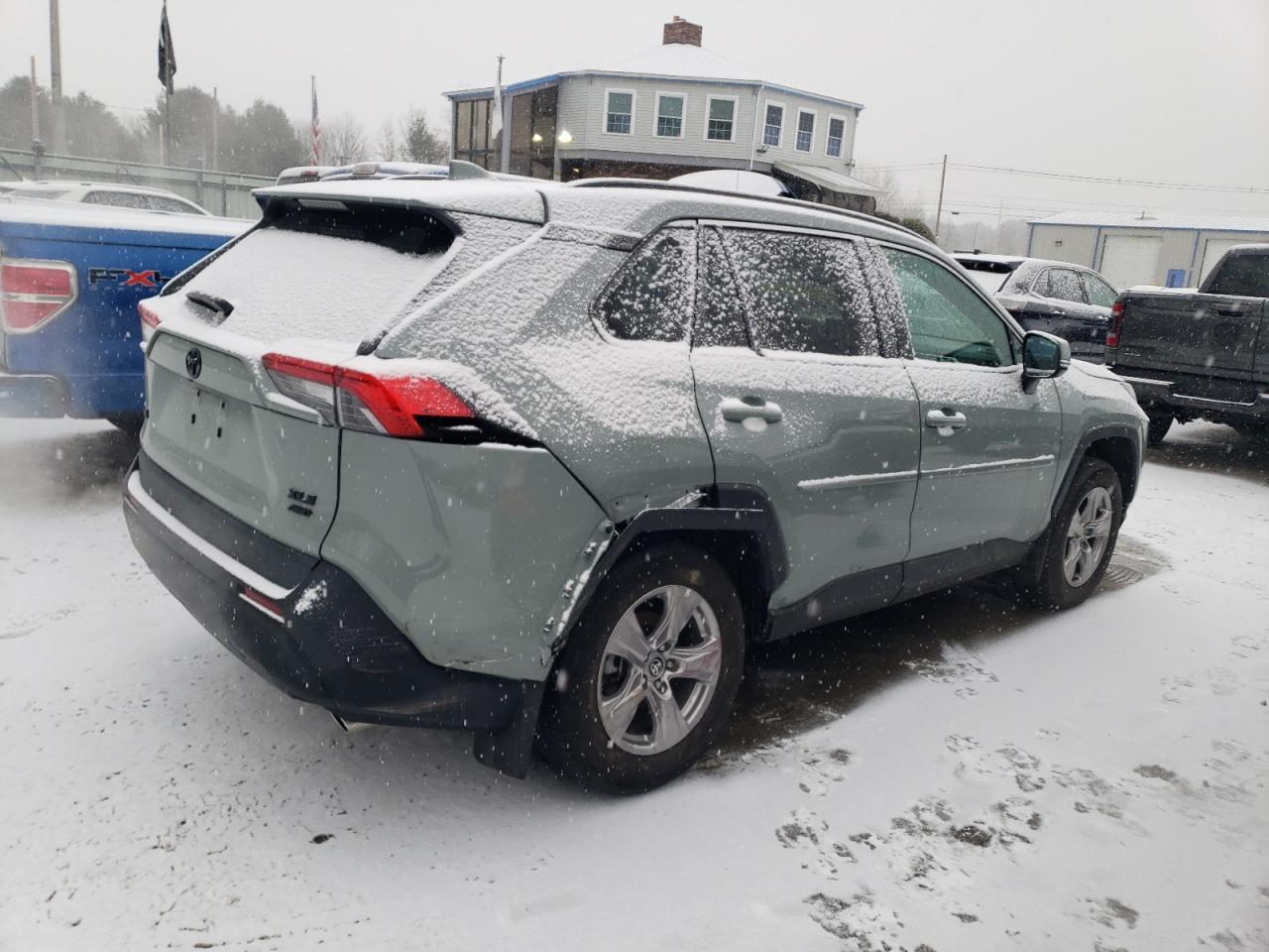 2022 TOYOTA RAV4 XLE - Image 3