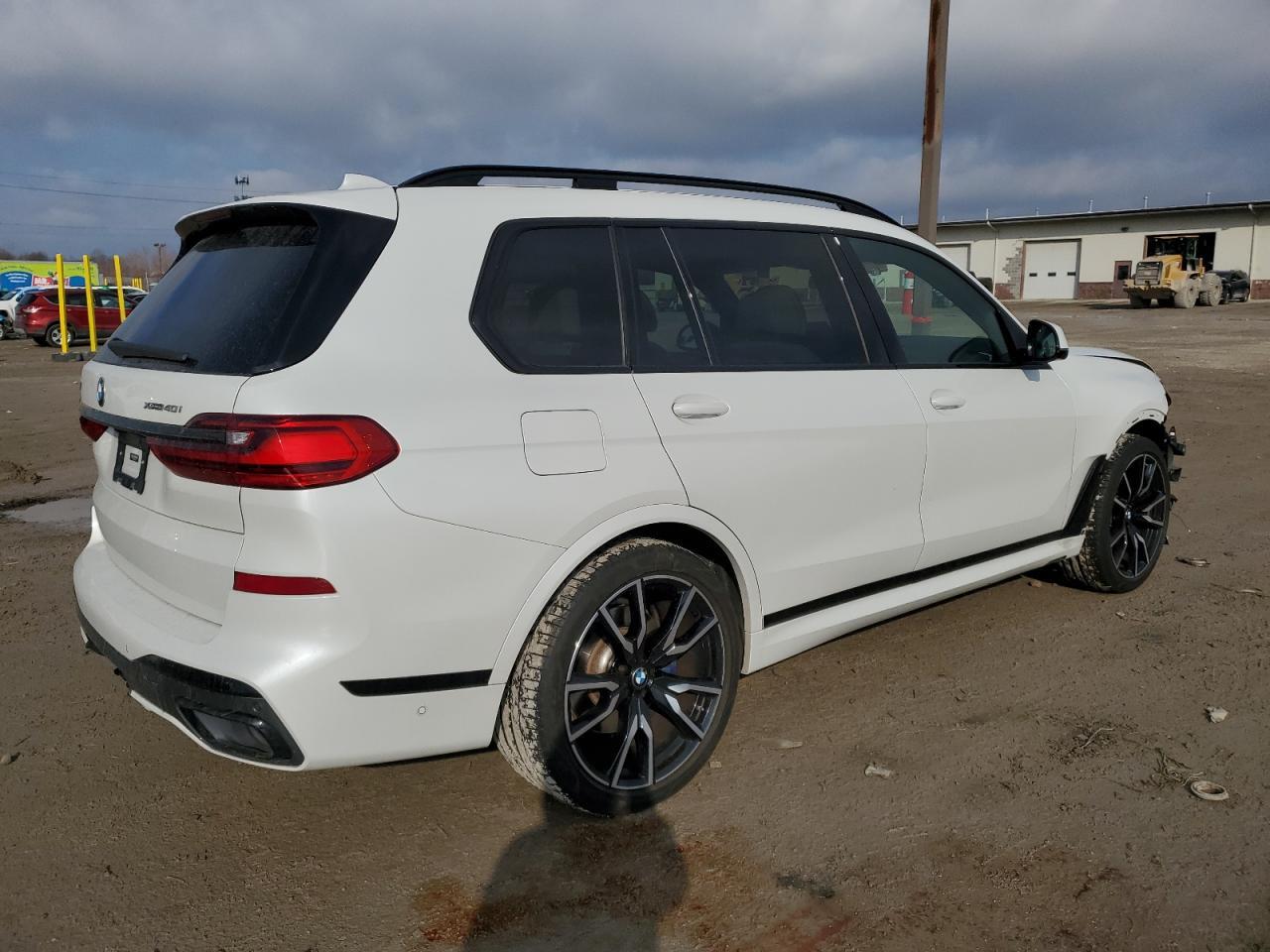 2022 BMW X7 XDRIVE4 - Image 3