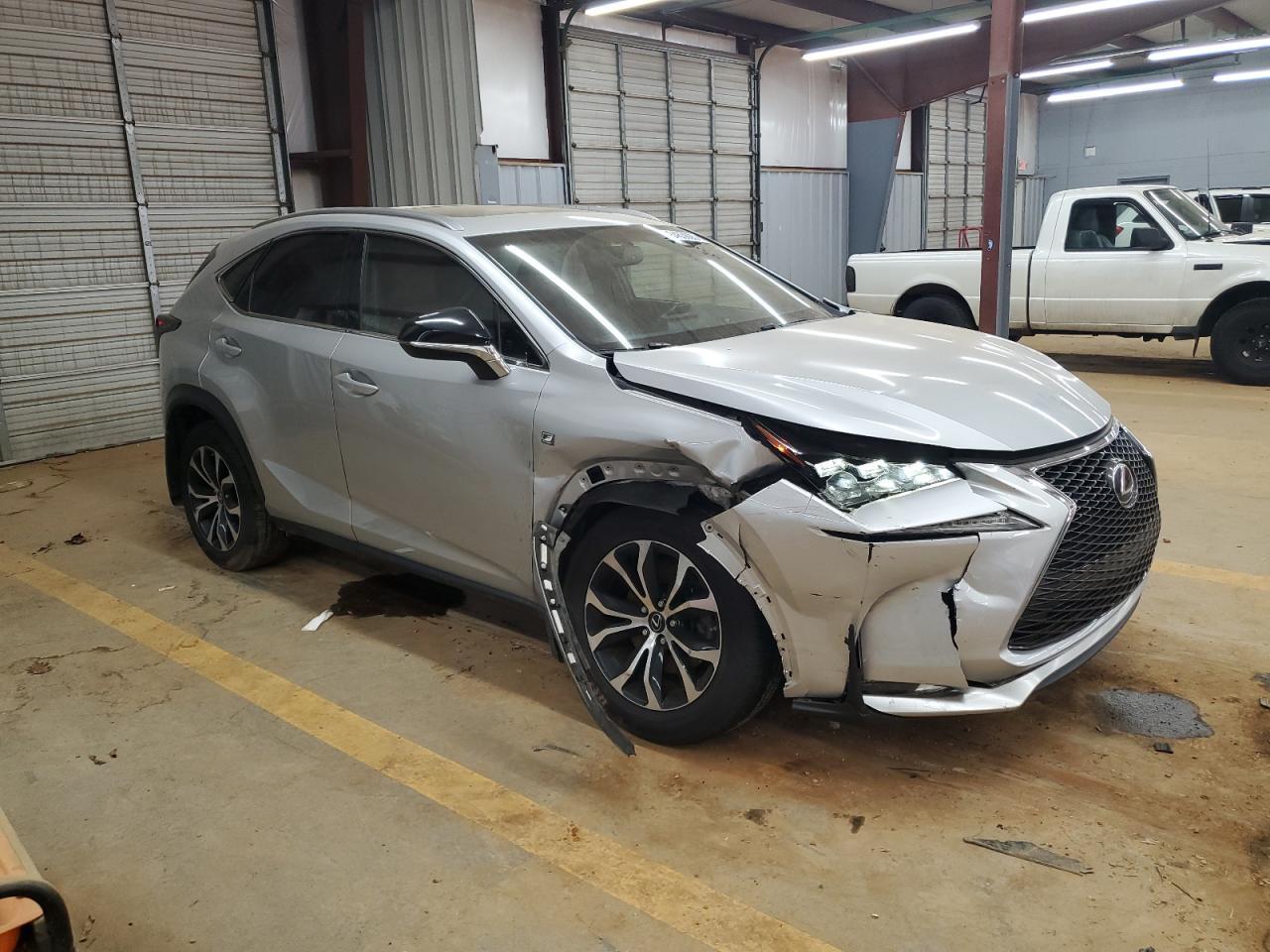 2015 LEXUS NX 200T - Фото 4