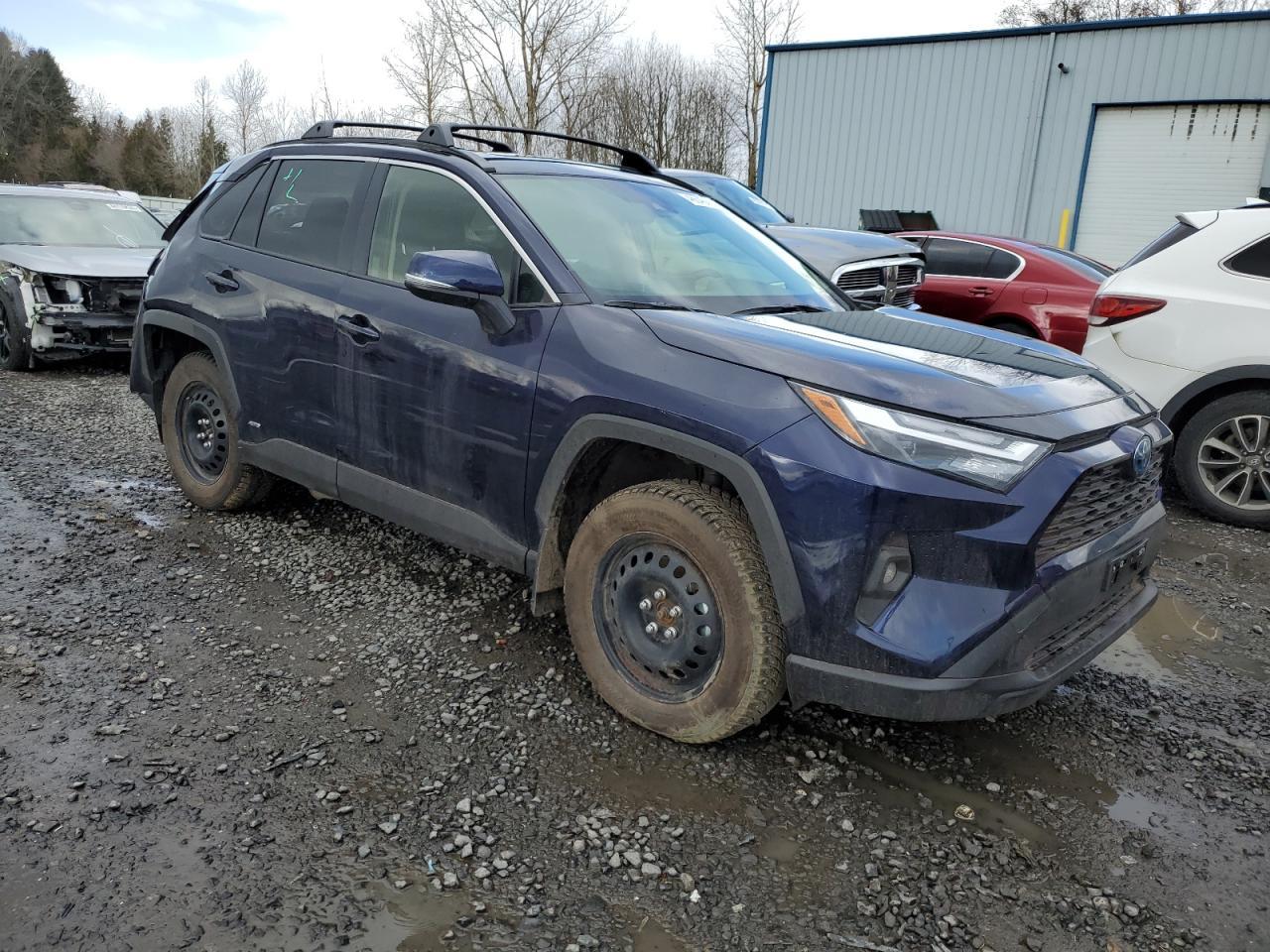 2024 TOYOTA RAV4 XLE P - Image 4