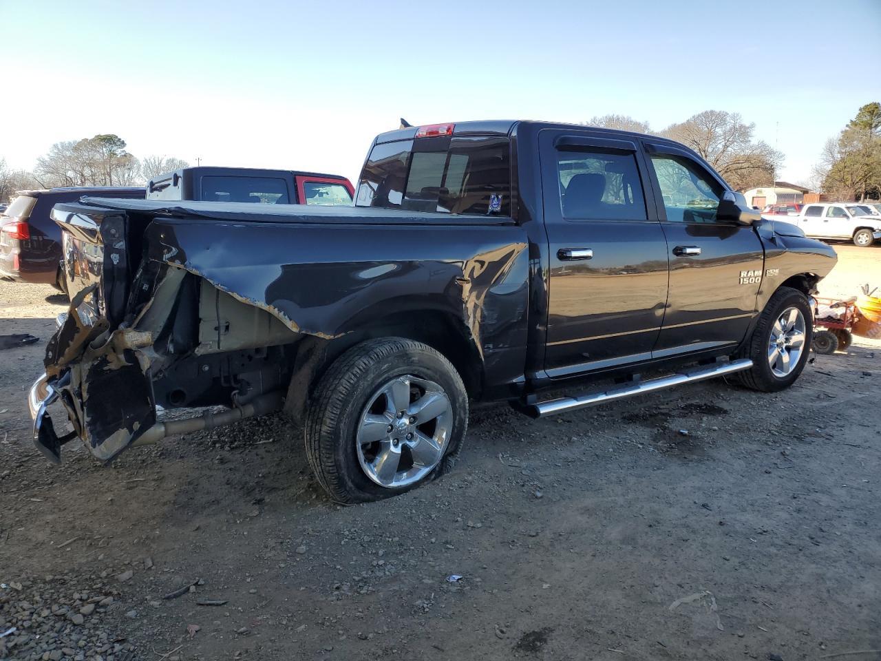 2017 RAM 1500 SLT - Фото 3