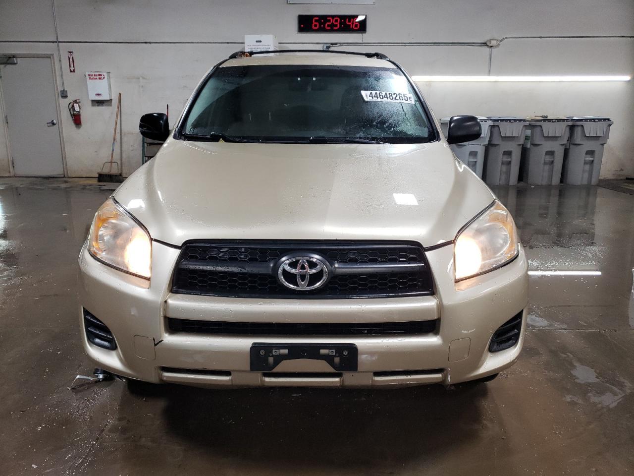 2011 TOYOTA RAV4 - Фото 5