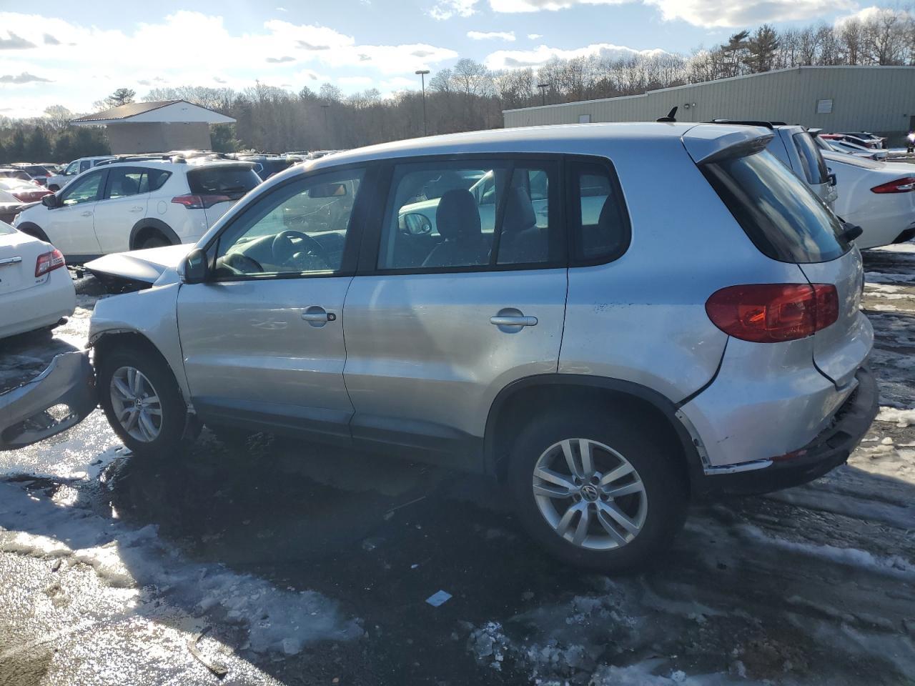 2014 VOLKSWAGEN TIGUAN S - Фото 2