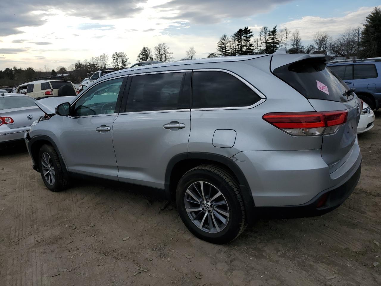 2019 TOYOTA HIGHLANDER - Image 2