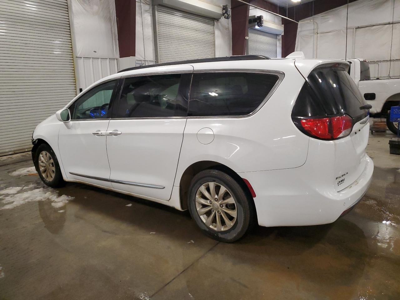 2017 CHRYSLER PACIFICA T - Image 2