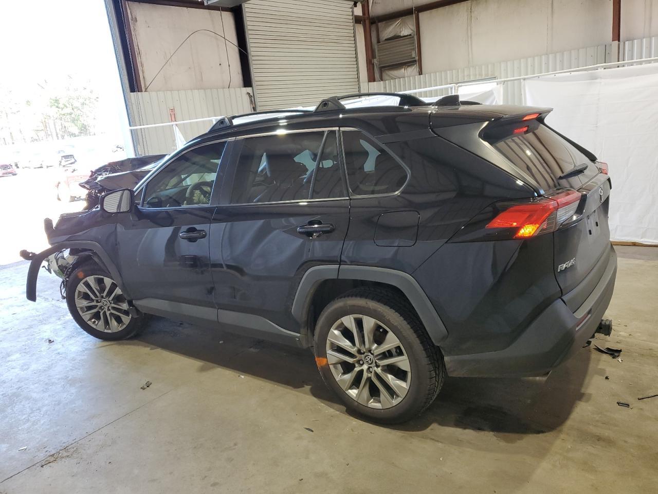 2020 TOYOTA RAV4 XLE P - Фото 2