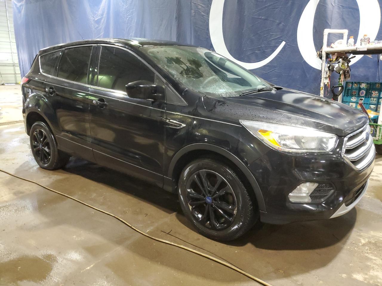 2017 FORD ESCAPE SE - Image 4