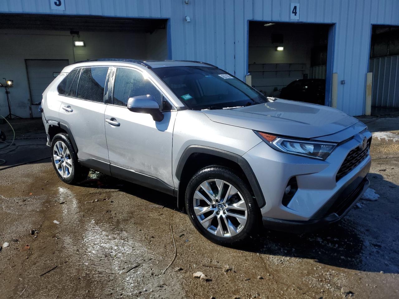 2020 TOYOTA RAV4 XLE P - Image 4