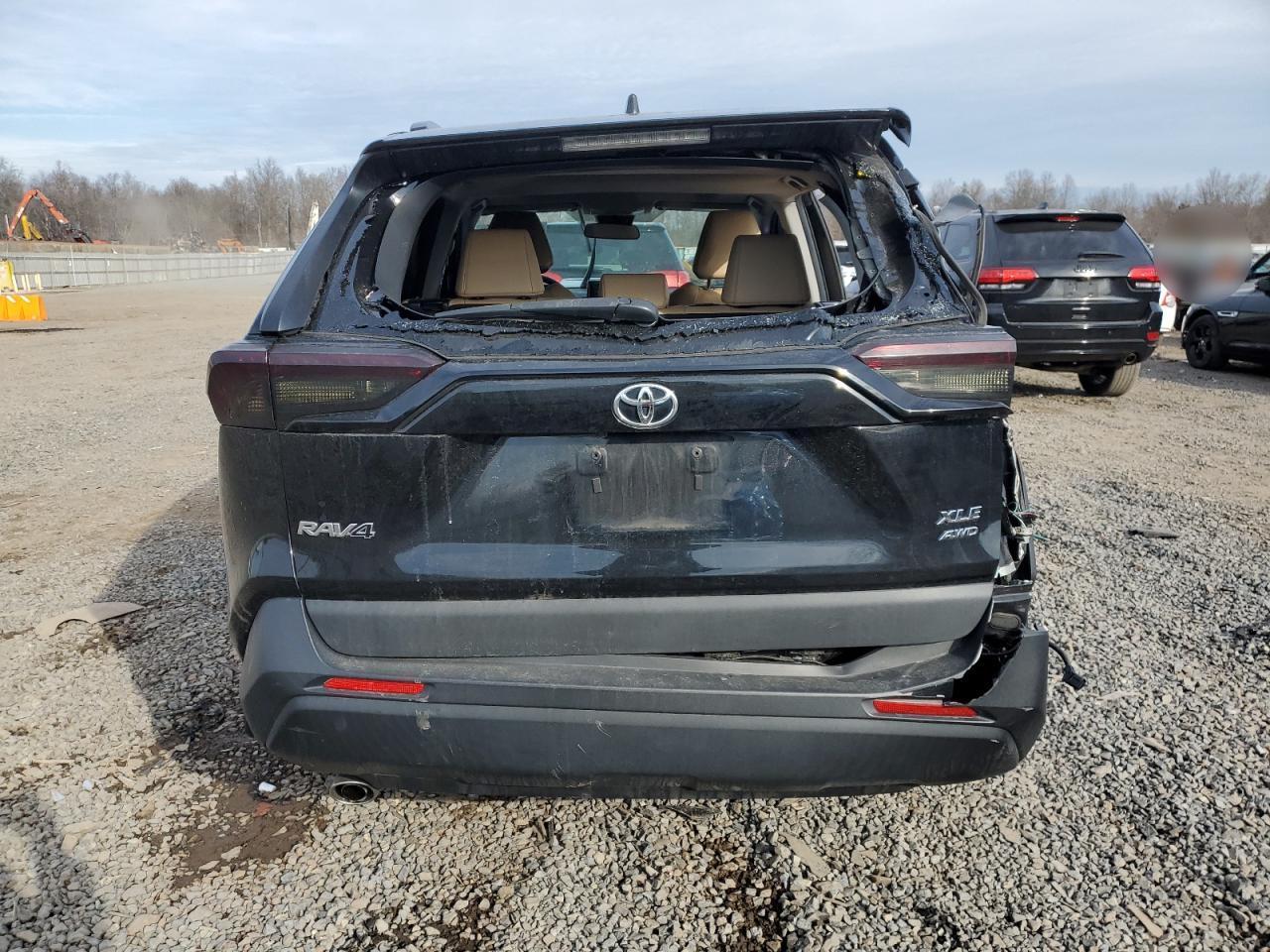 2019 TOYOTA RAV4 XLE P - Фото 6