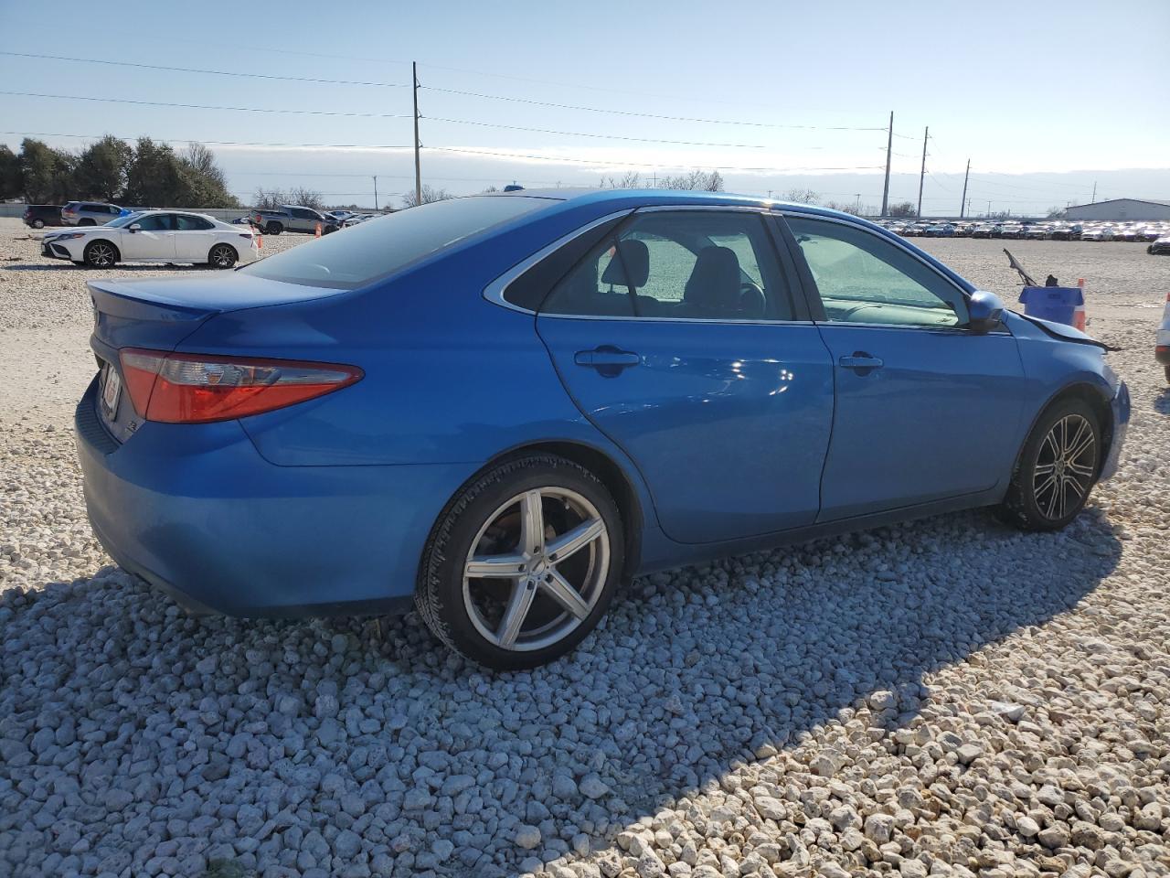 2016 TOYOTA CAMRY LE - Фото 3
