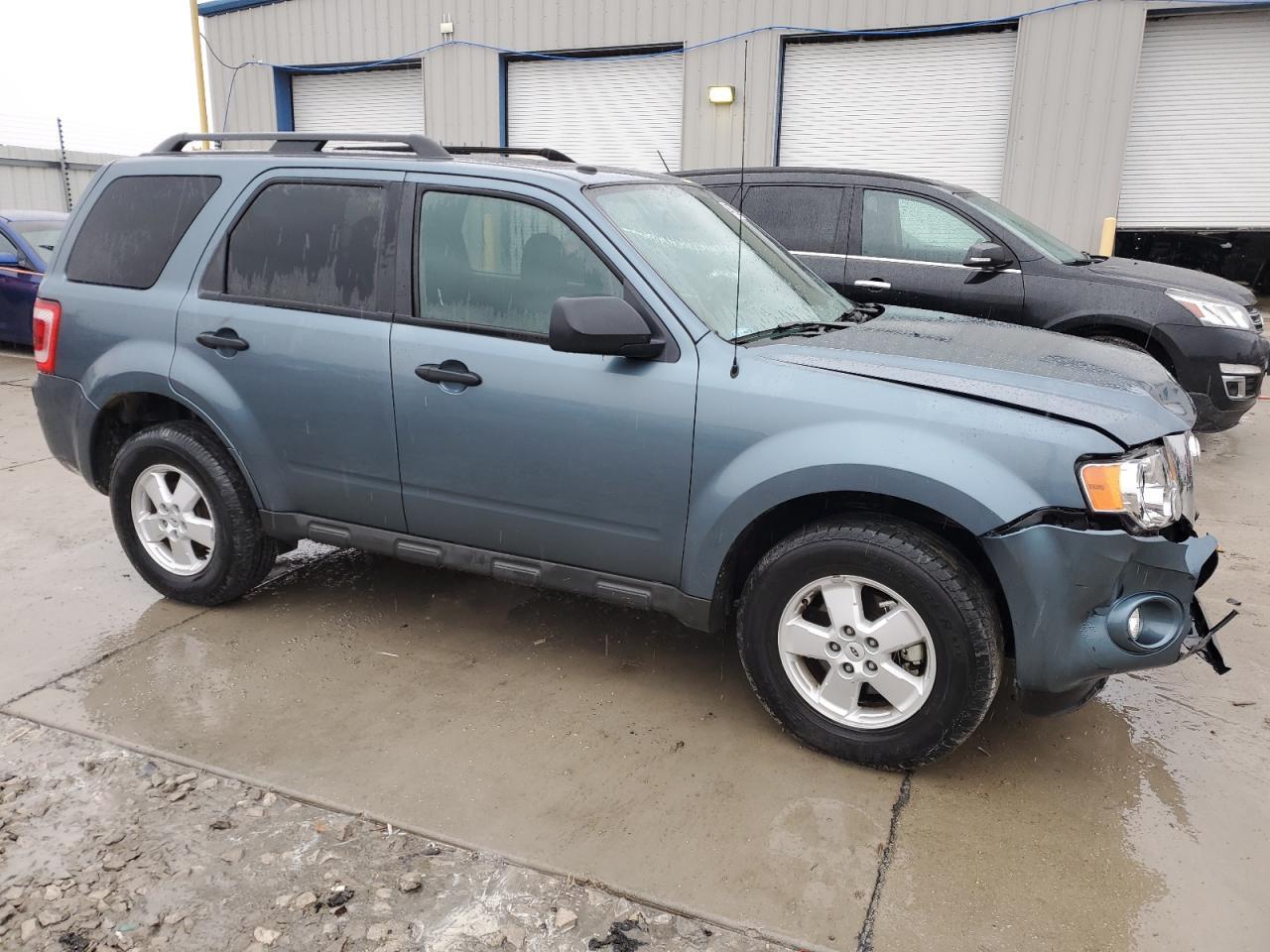 2010 FORD ESCAPE XLT - Image 4