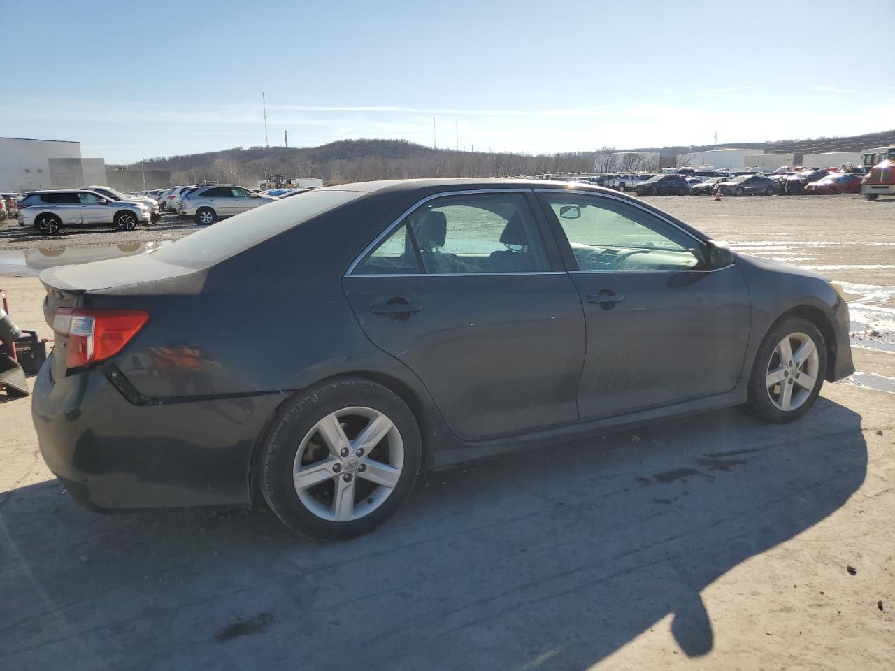 2014 TOYOTA CAMRY L - Фото 3