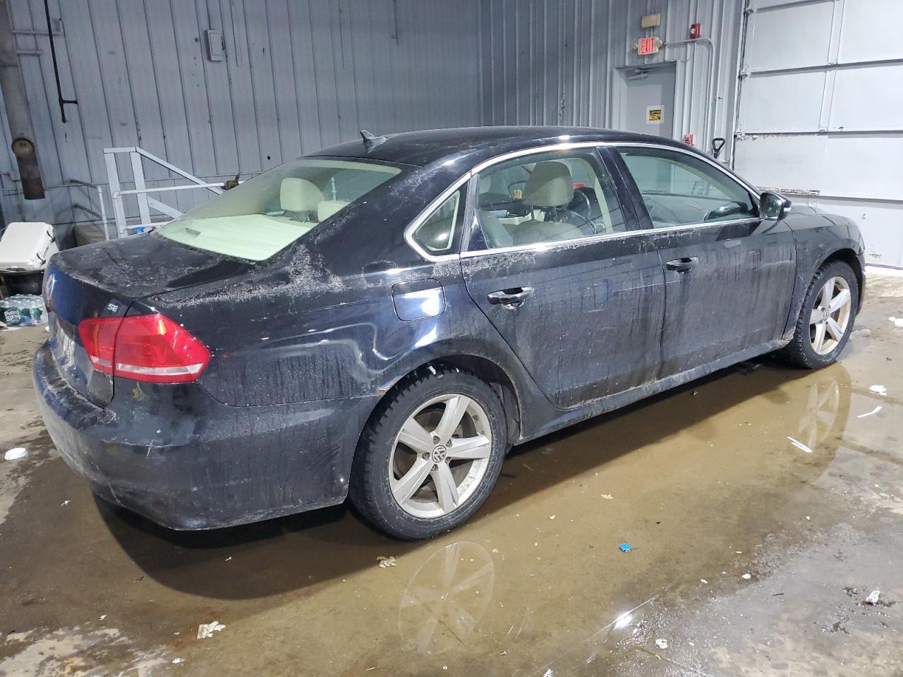 2013 VOLKSWAGEN PASSAT SE - Image 3