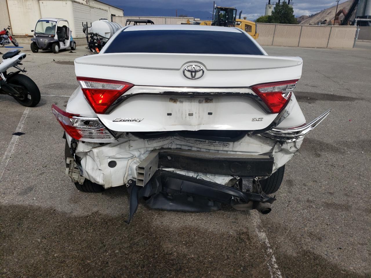 2017 TOYOTA CAMRY LE - Фото 6