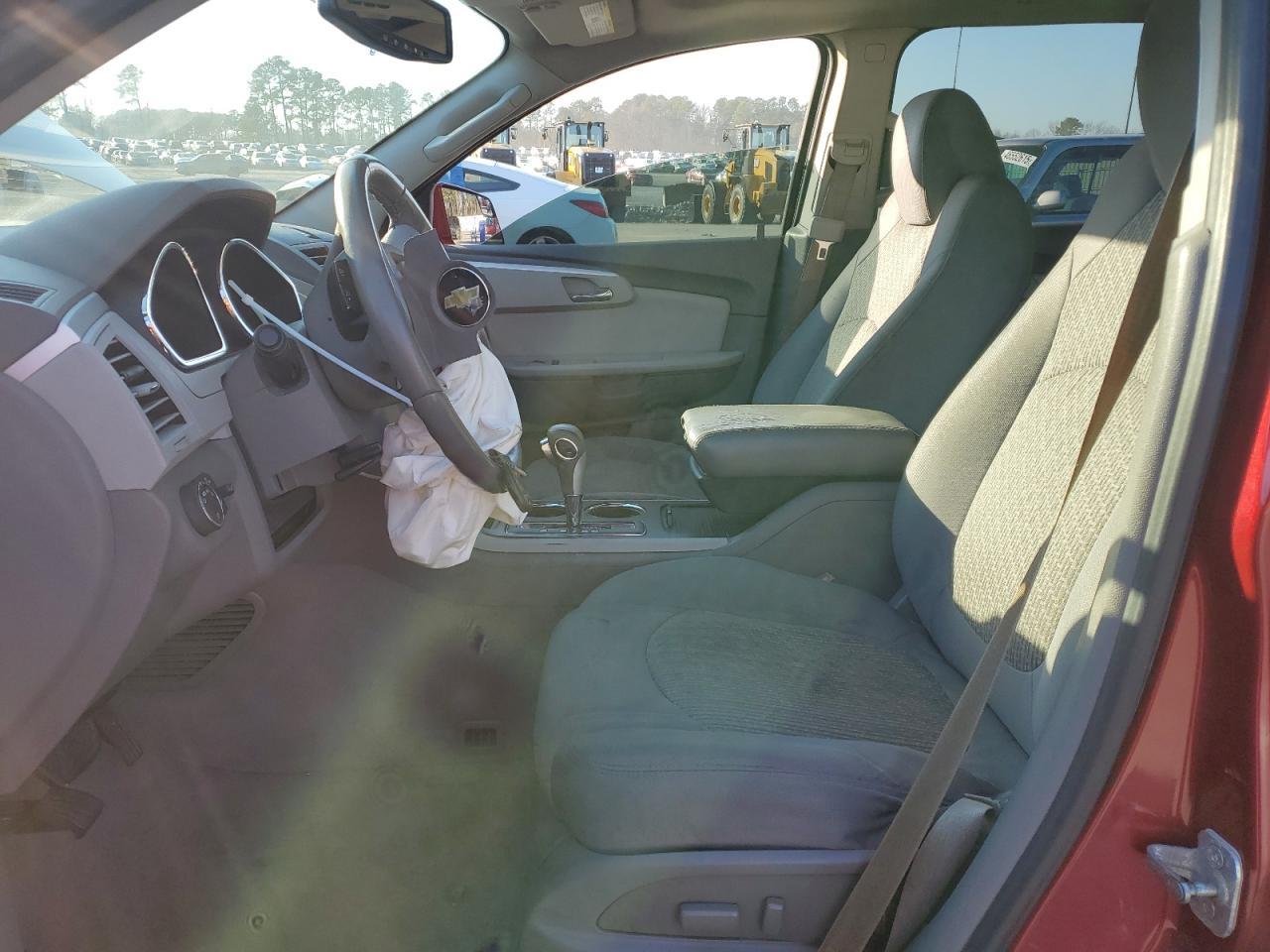 2011 CHEVROLET TRAVERSE L - Image 7