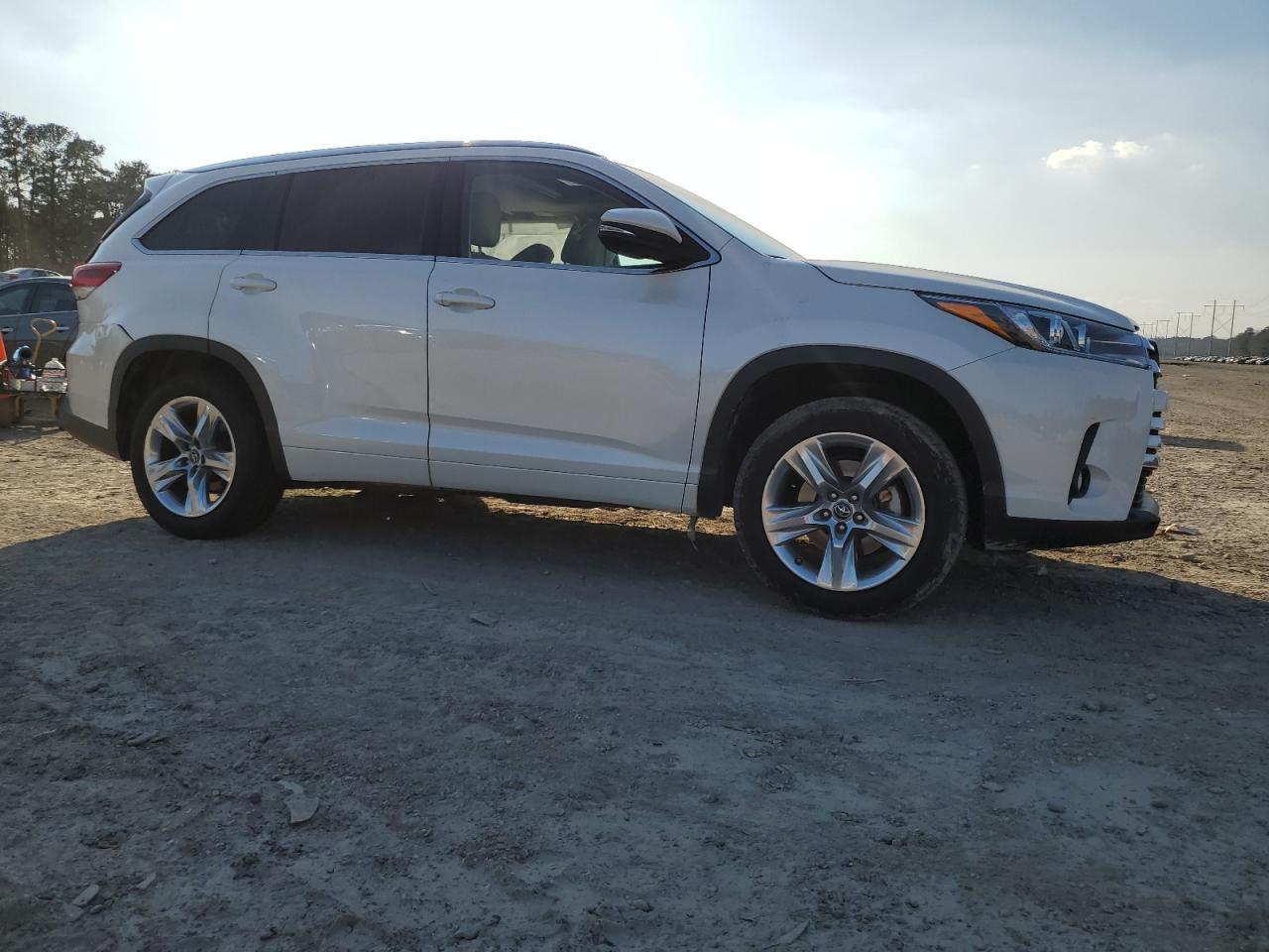 2018 TOYOTA HIGHLANDER - Image 4