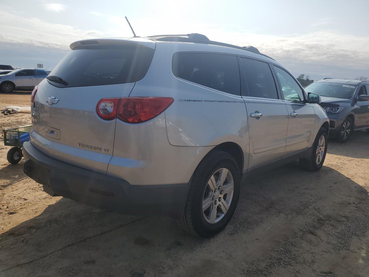 2012 CHEVROLET TRAVERSE L - Фото 3