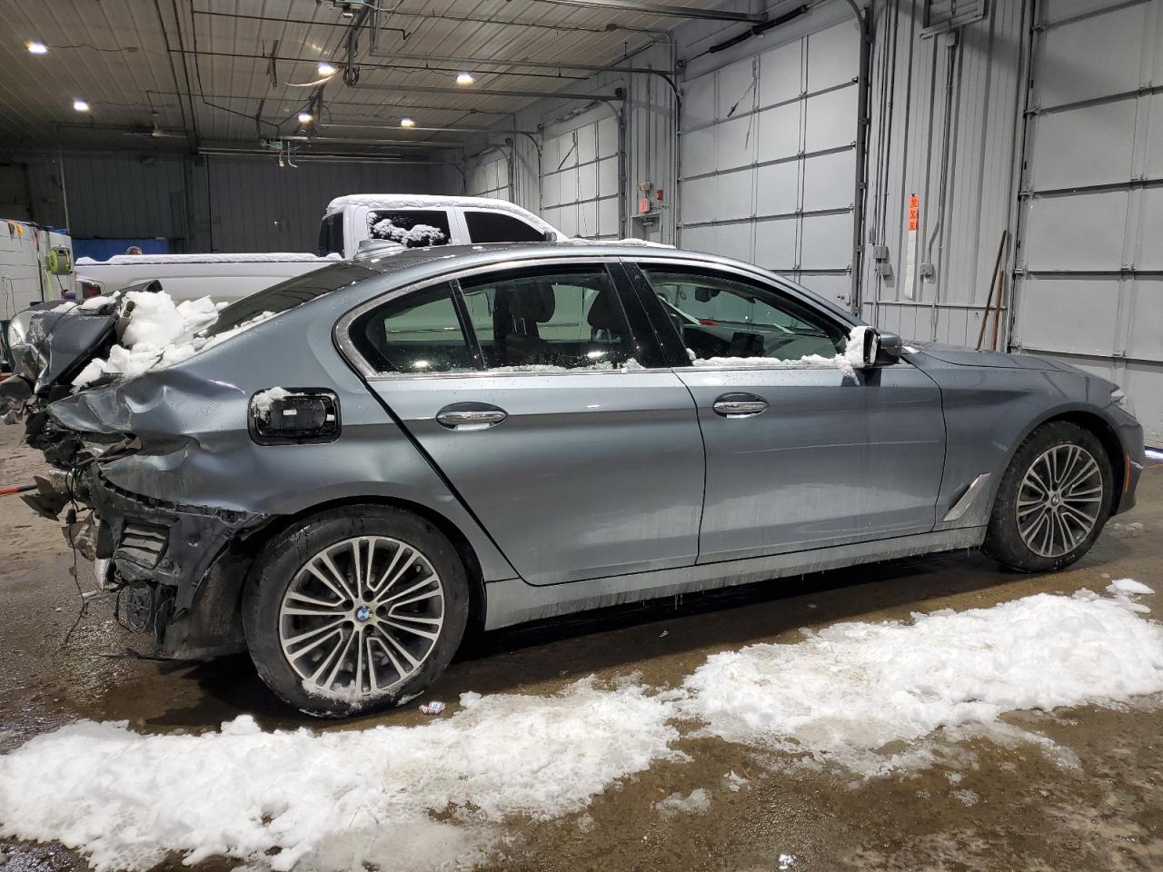 2018 BMW 530 XI - Фото 3