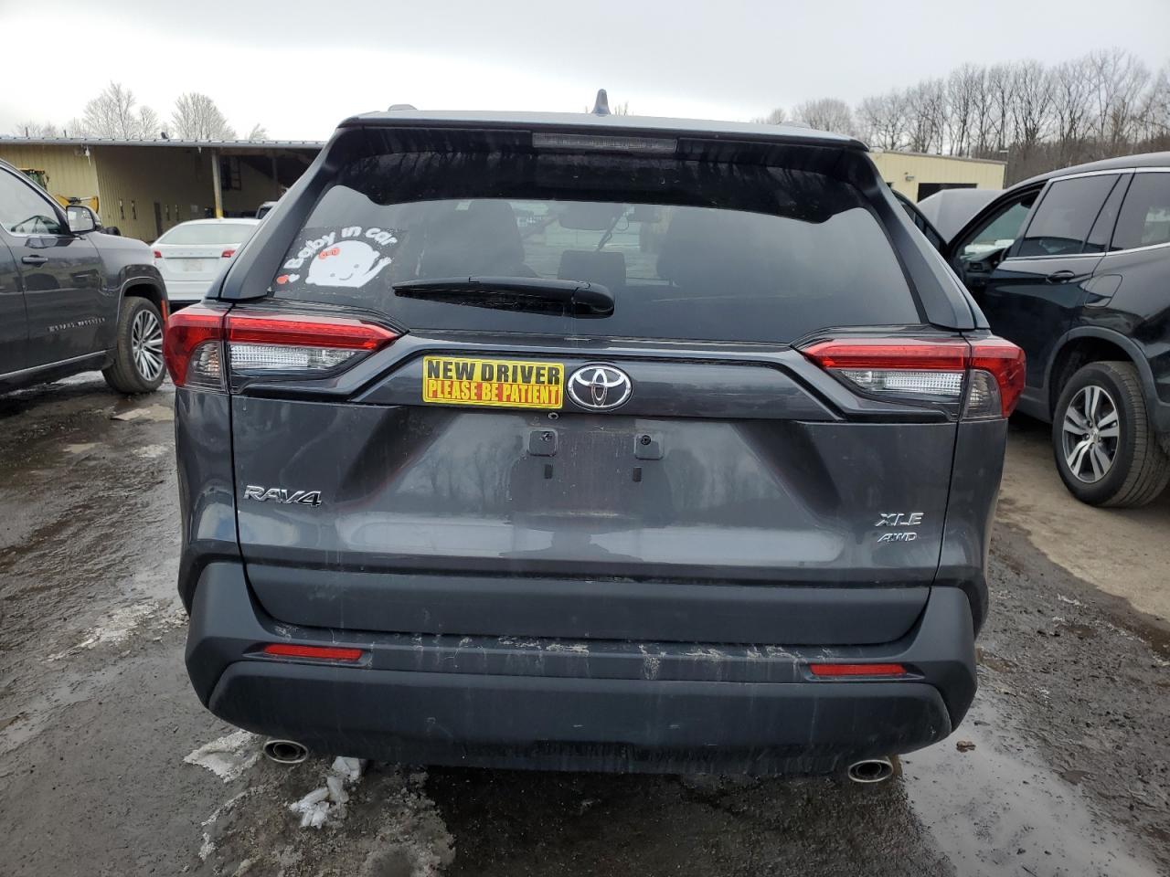 2022 TOYOTA RAV4 XLE P - Фото 6
