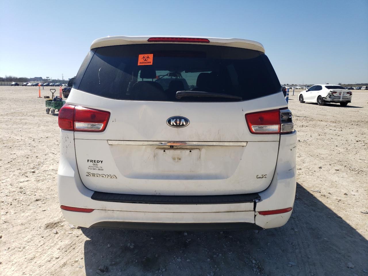 2017 KIA SEDONA LX - Image 6
