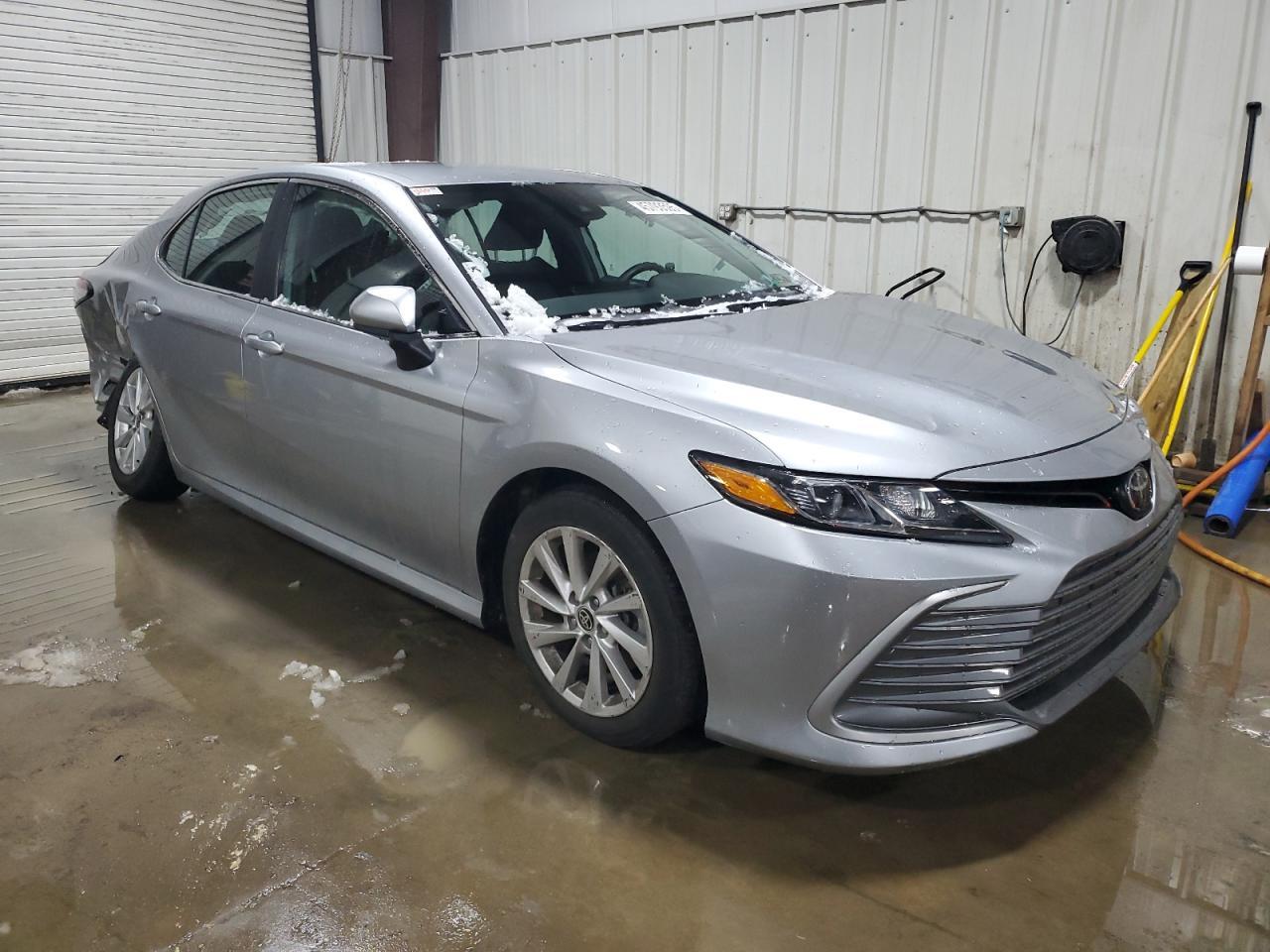 2023 TOYOTA CAMRY LE - Фото 4