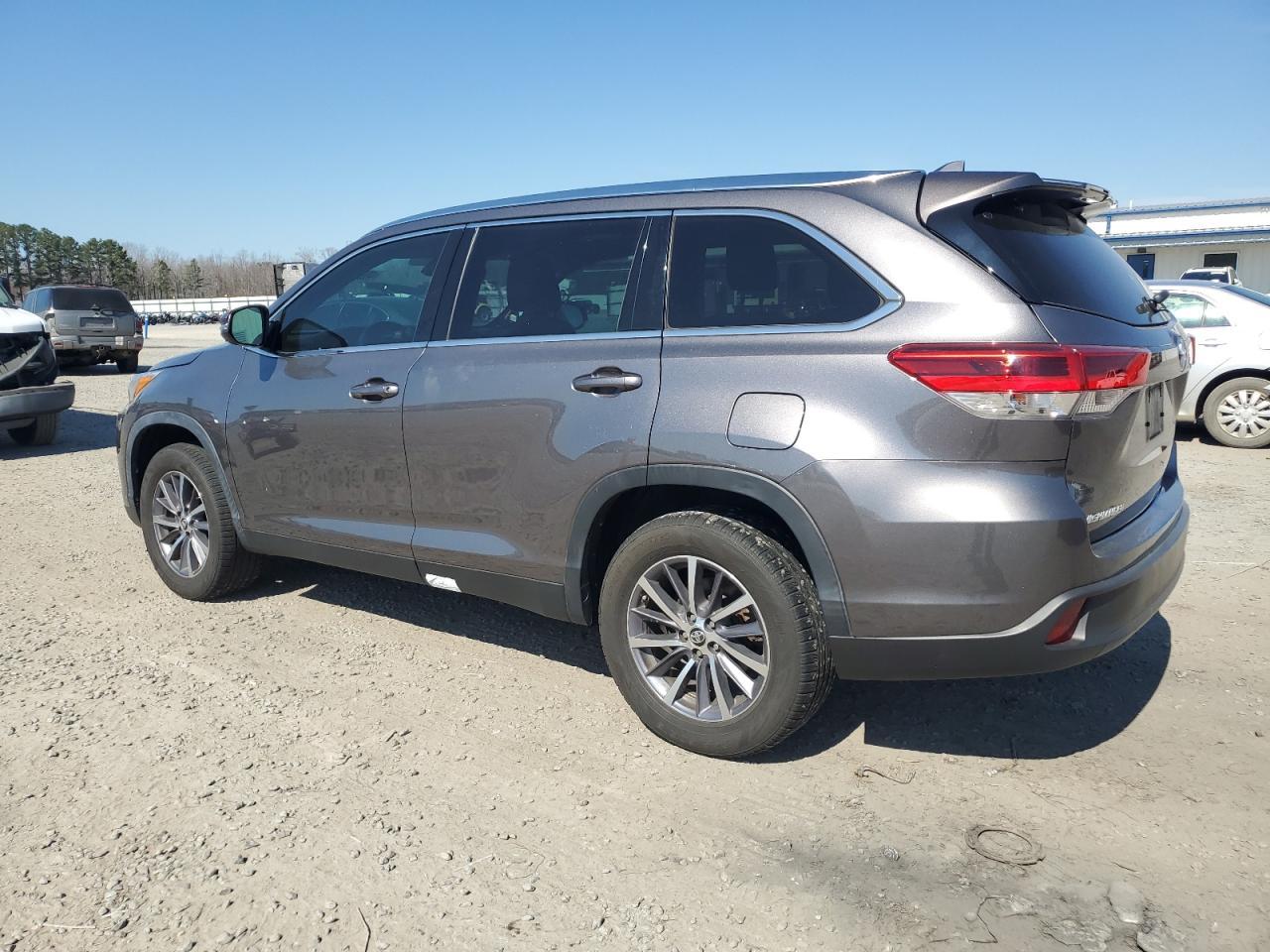 2019 TOYOTA HIGHLANDER - Image 2