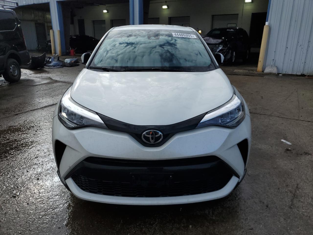 2021 TOYOTA C-HR XLE - Фото 5