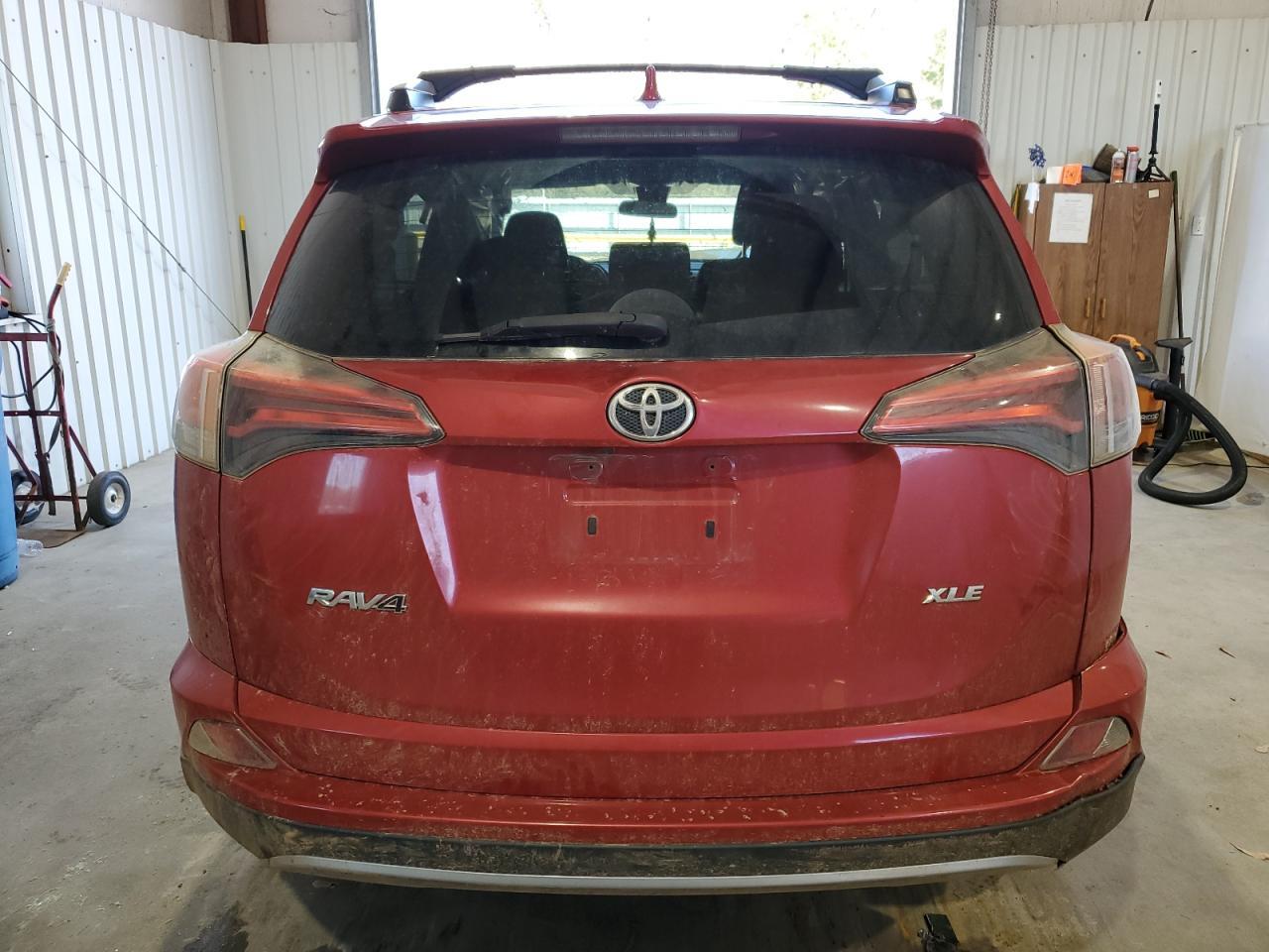 2017 TOYOTA RAV4 XLE - Фото 6