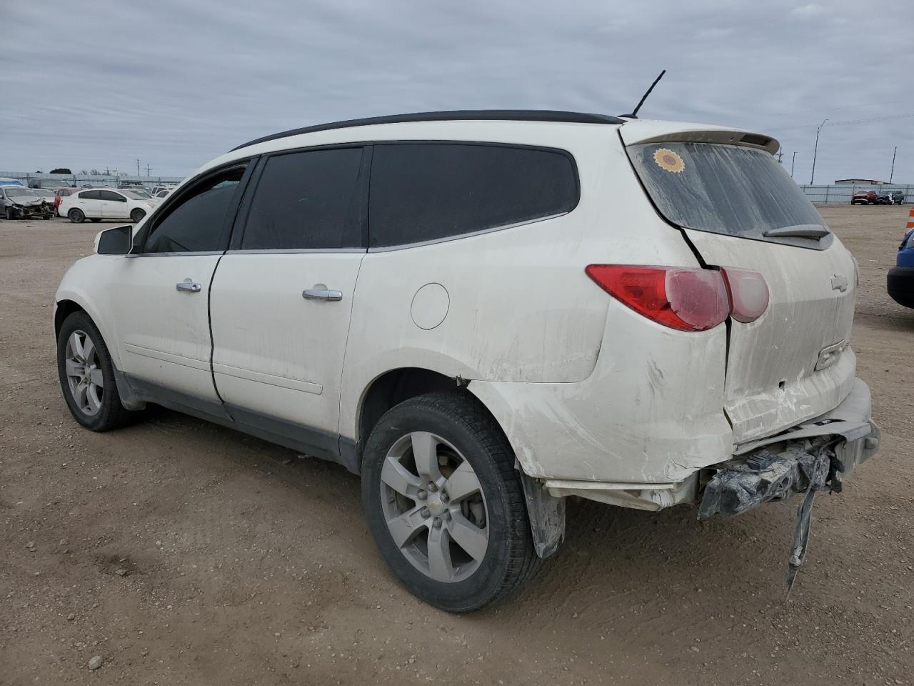 2012 CHEVROLET TRAVERSE L - Image 2