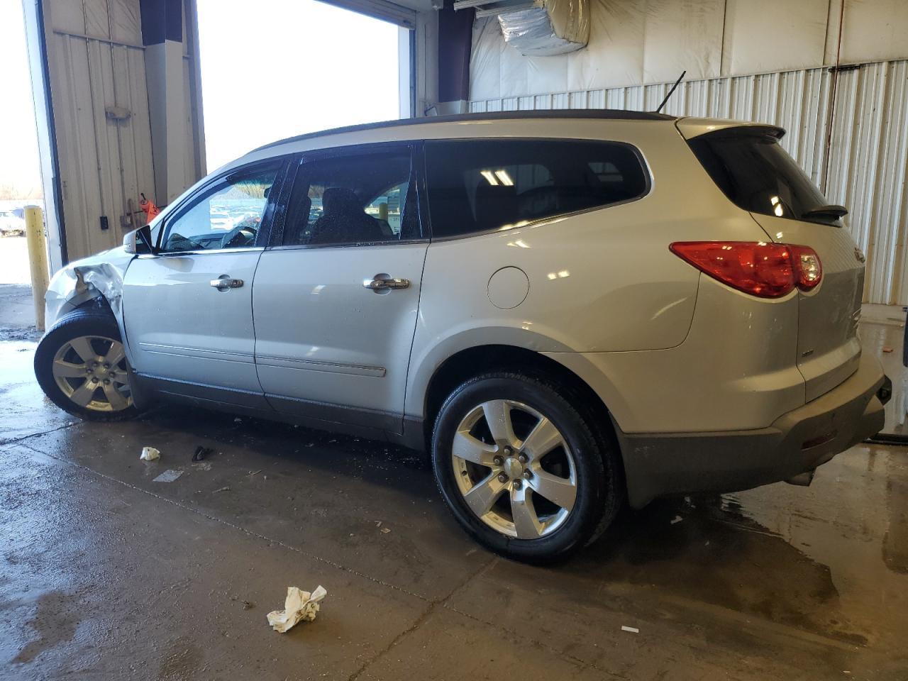 2011 CHEVROLET TRAVERSE L - Фото 2