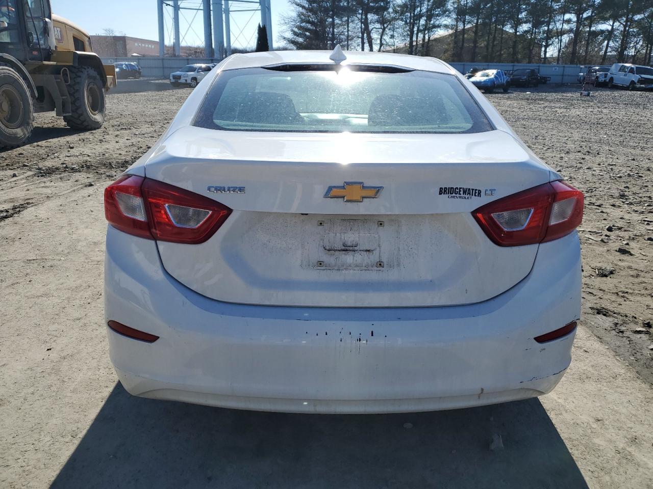 2017 CHEVROLET CRUZE LT - Image 6