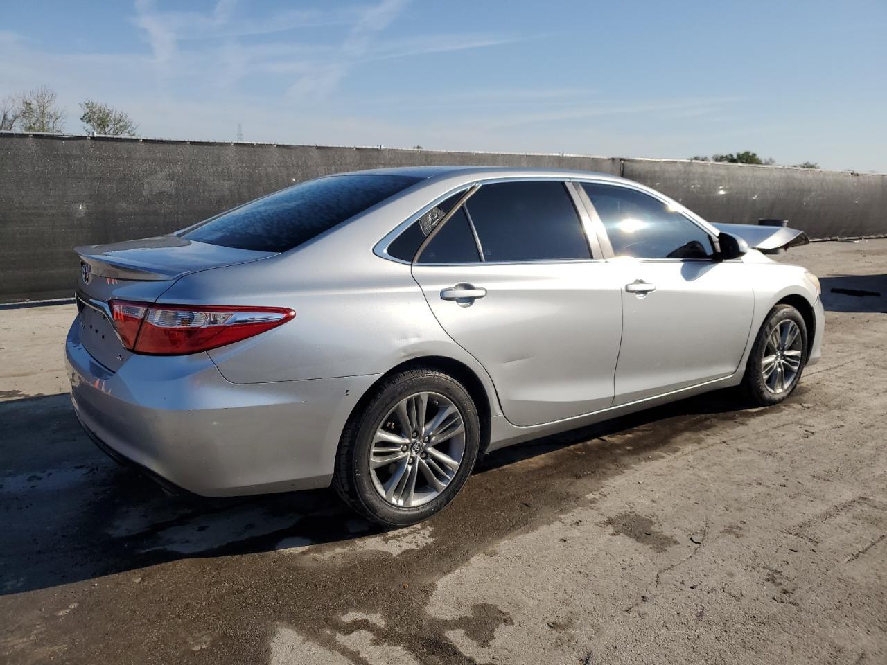 2017 TOYOTA CAMRY LE - Фото 3