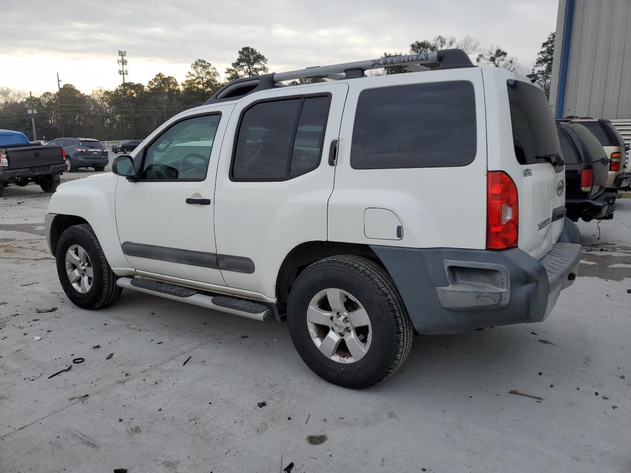 2013 NISSAN XTERRA X - Image 2
