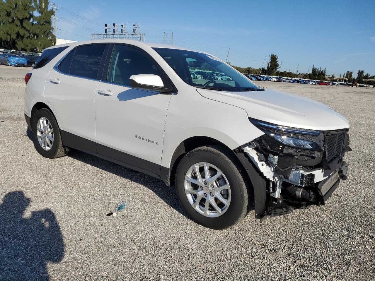 2024 CHEVROLET EQUINOX LT - Image 4
