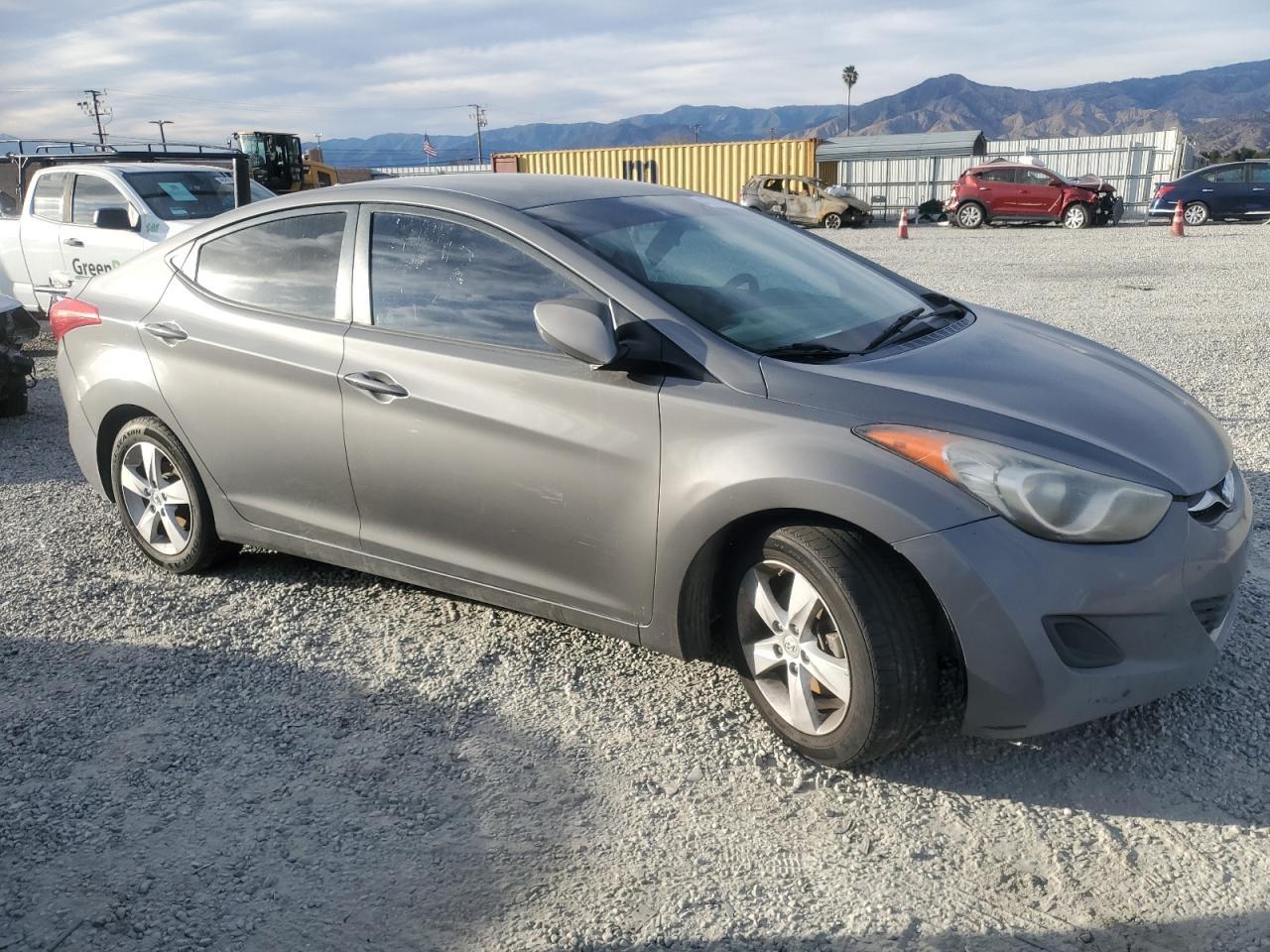 2013 HYUNDAI ELANTRA GL - Image 4
