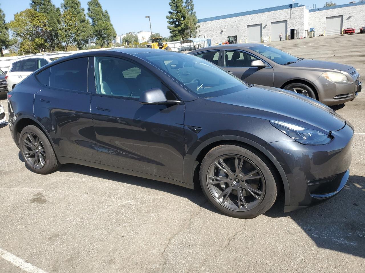 2025 TESLA MODEL Y - Фото 4