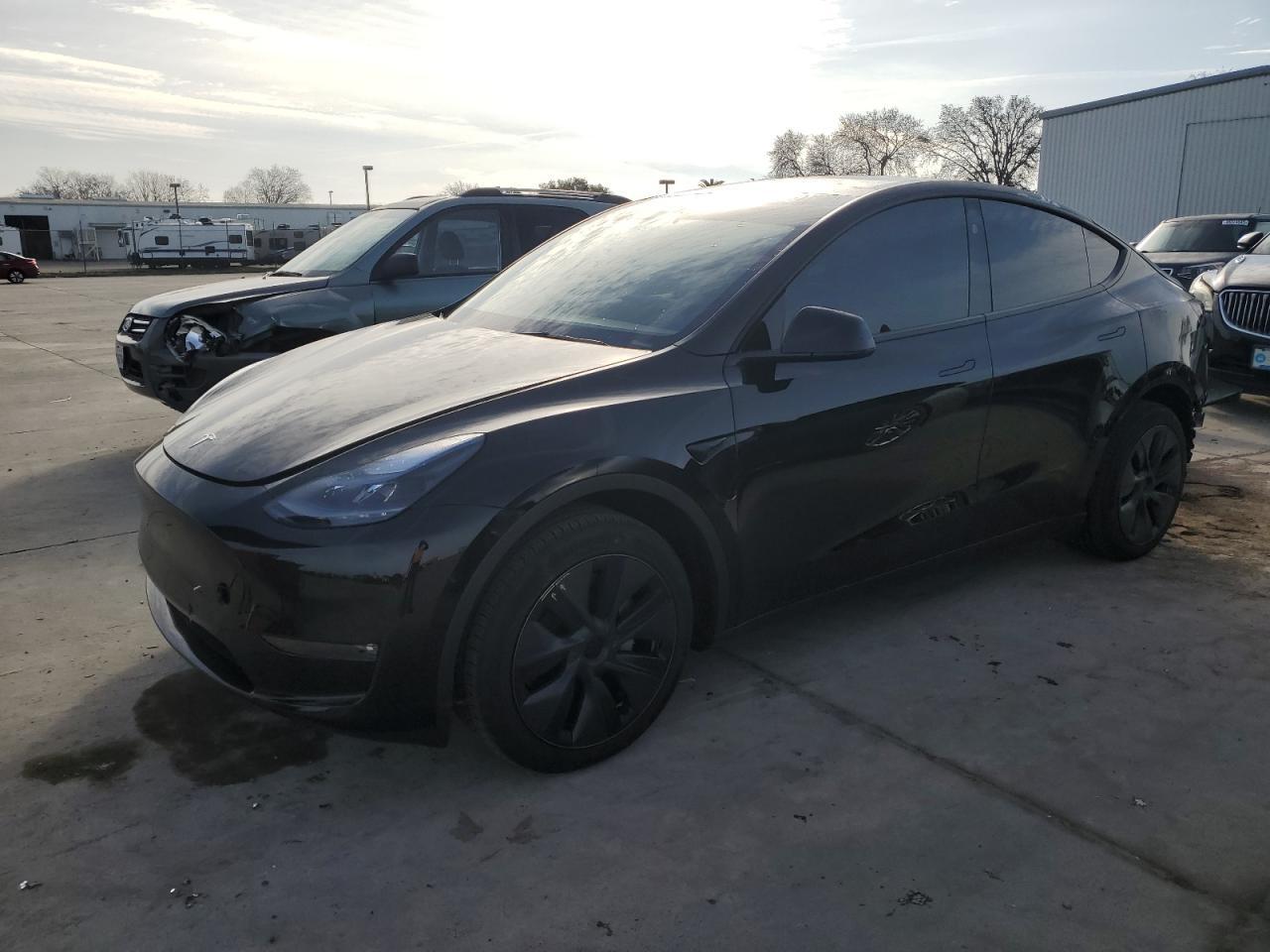 2025 TESLA MODEL Y