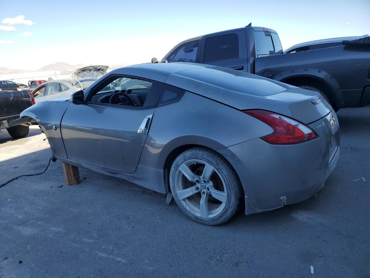 2010 NISSAN 370Z - Фото 2