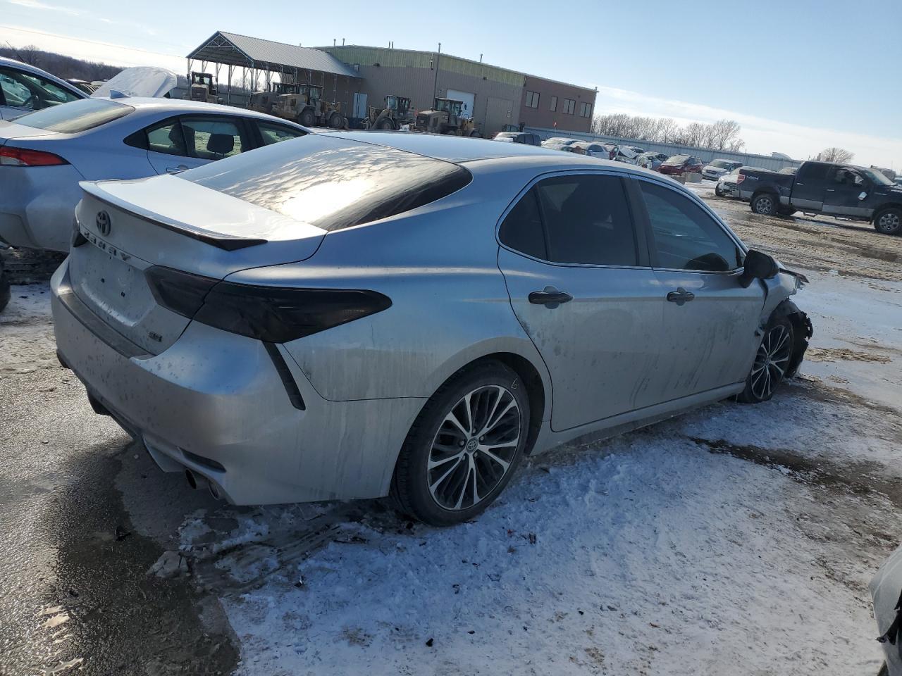 2018 TOYOTA CAMRY L - Фото 3