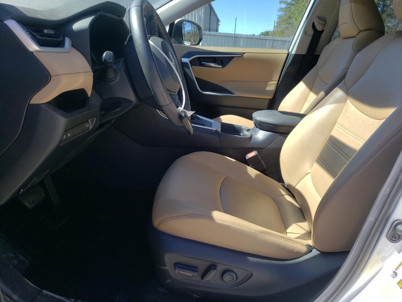 2020 TOYOTA RAV4 XLE P - Image 7